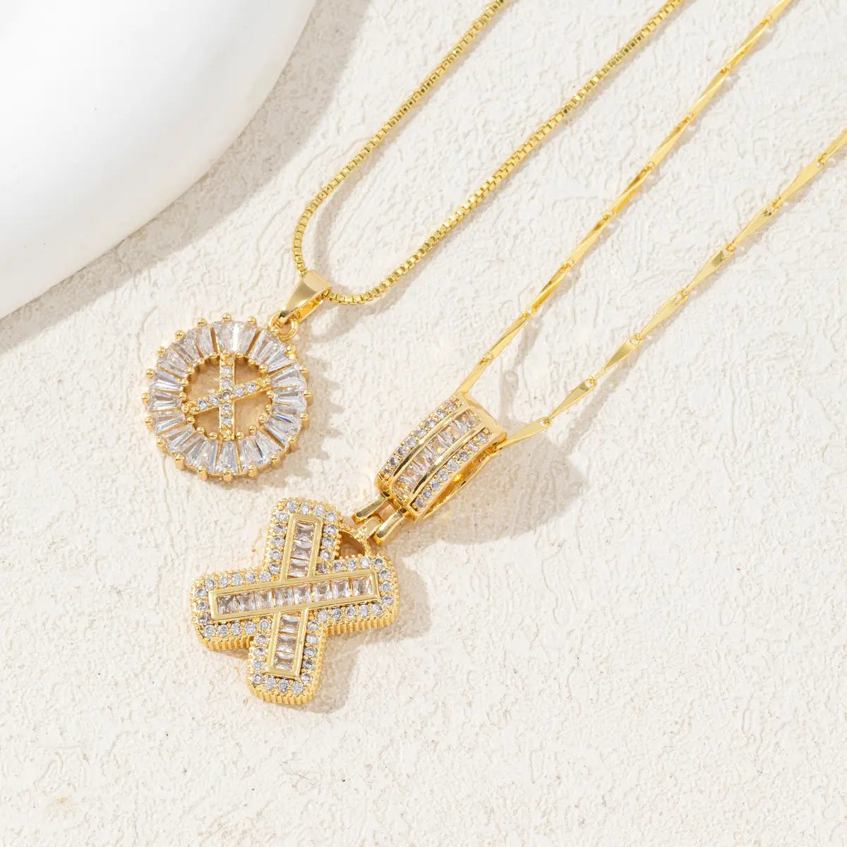 MINDEKA 2 Pack Initial Necklaces Letter Pendant Necklaces 14K Gold Plated Alphabet Necklaces with Adjustable 17''-19'' Chain for Women Mother’S Day Gift