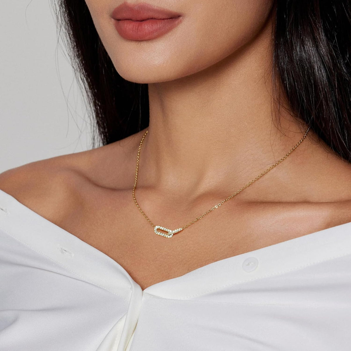 Collana in Oro Con Pendente a Graffetta, Placcato 18K per Donna, Con Ciondolo Con Diamanti - Design Semplice Ed Elegante, Regalo per Ragazze