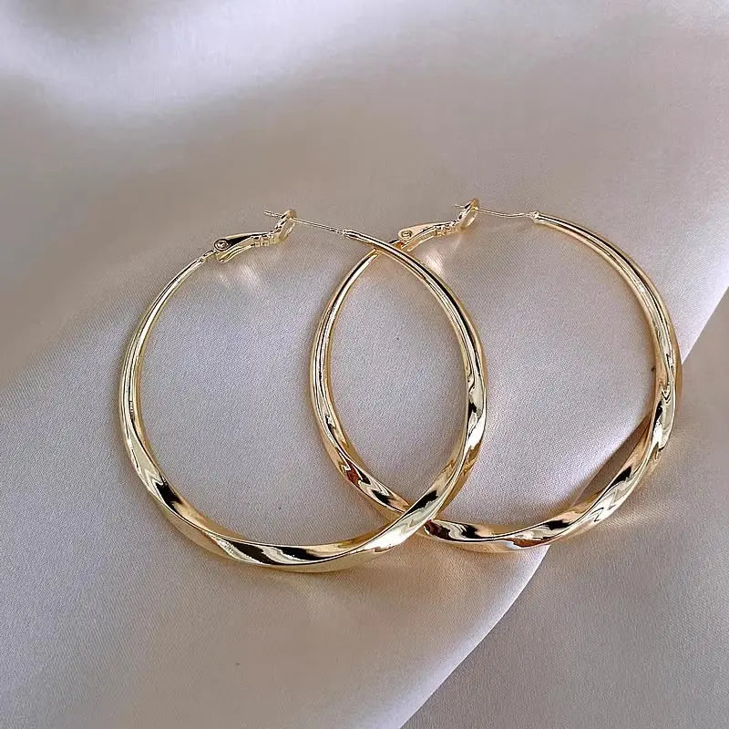 Golden Hoop Earrings for Women the Twisted Close-Fitting Hoop Shape Is Crafted with Gold-Plated Material and S925 Silver Pins Light Luxury Elegant Unique and Minimalist Style