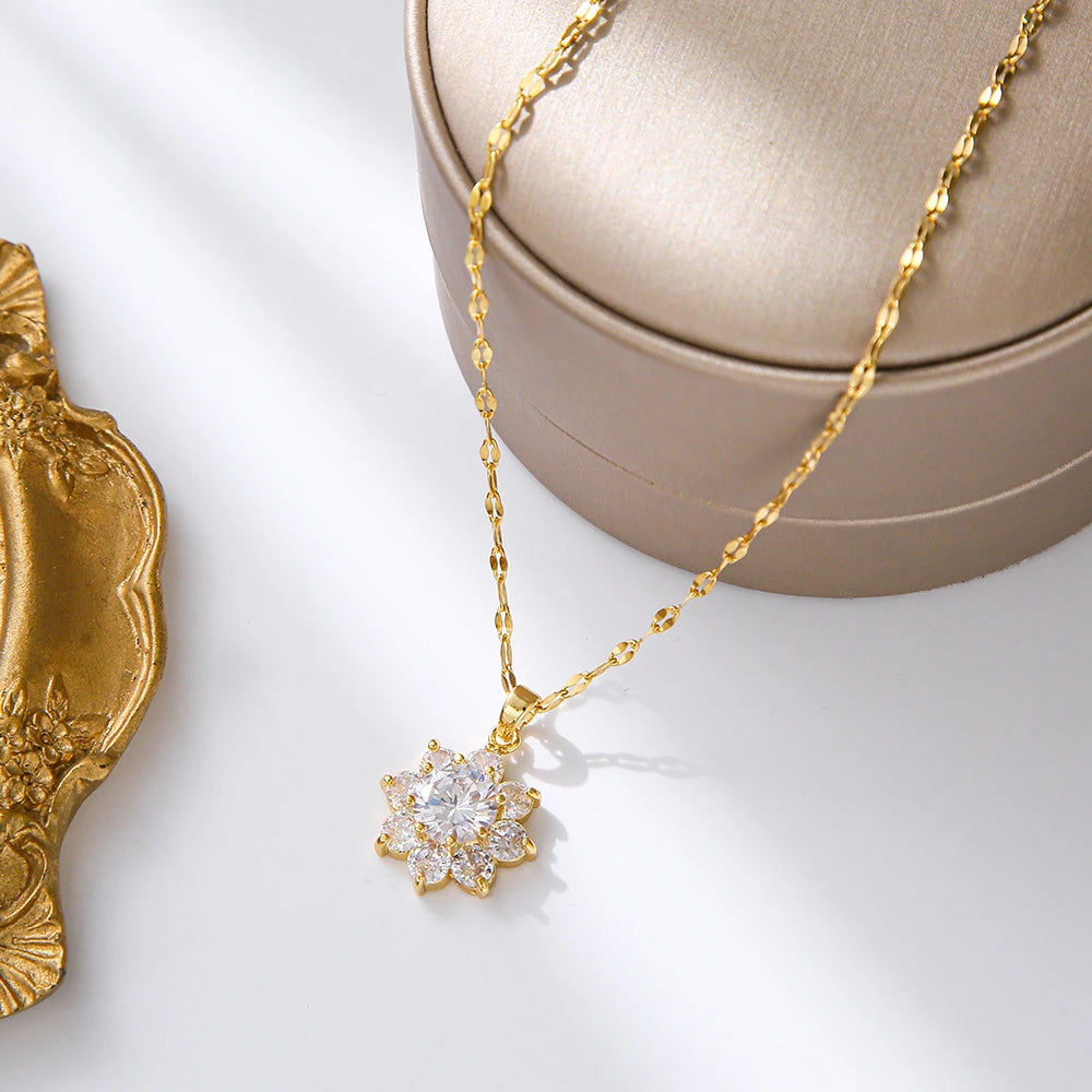 New in Light Luxury Zircon Crystal Stainless Steel Necklaces for Women Korean Fashion Sweet Sexy Female Clavicle Chain Jewelry