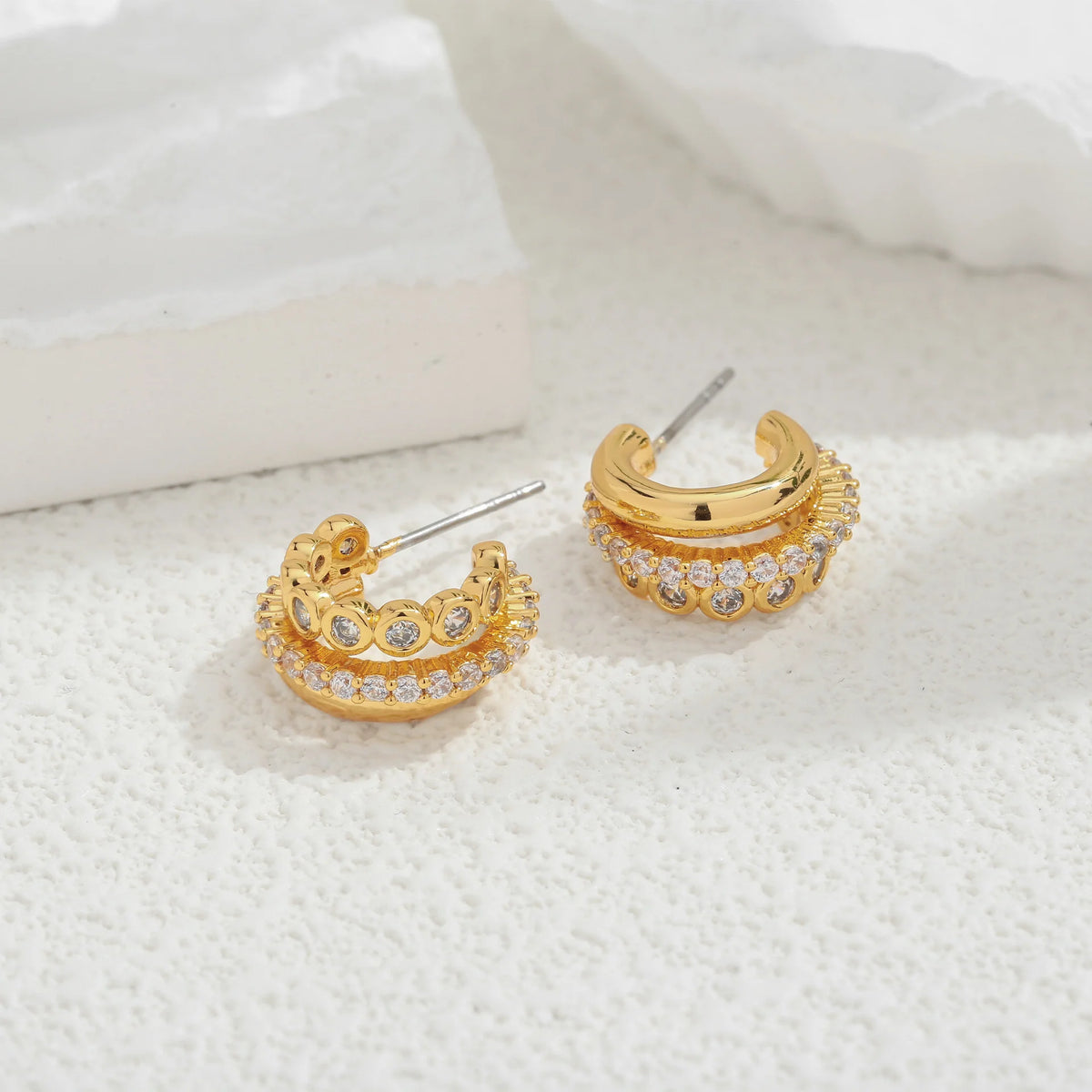Geometric Retro 18K Gold Earrings with a High-End European and American Feel, Popular Earrings with Micro Inlaid Zircon Earrings and Ins Style Earrings