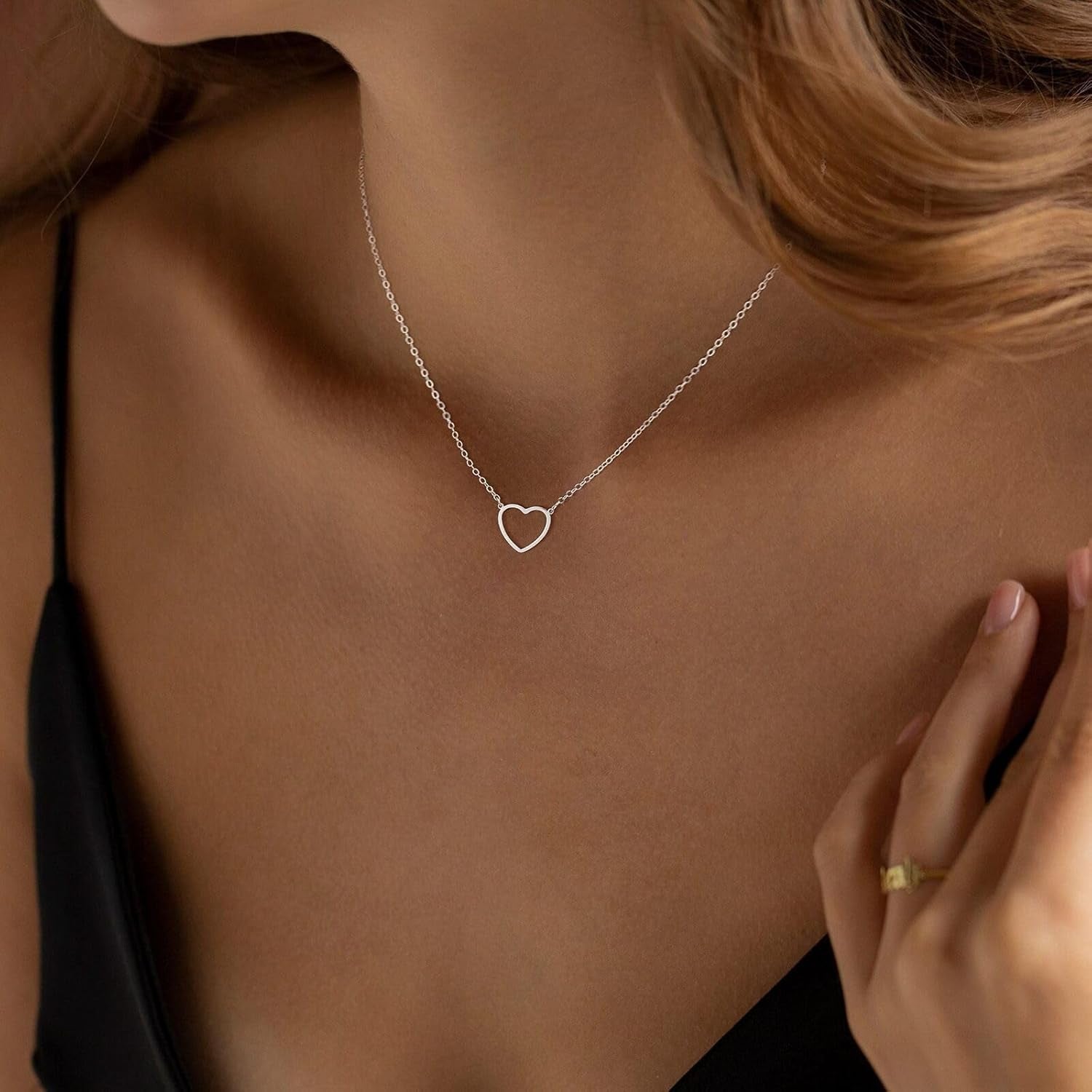 Collana Cuore Donna Collana Girocollo Con Ciondolo a Forma Di Cuore Placcato in Oro 18K Collana a Cuore Cavo Collana in Oro Con Ciondolo Collana Regali per La Festa Della Mamma