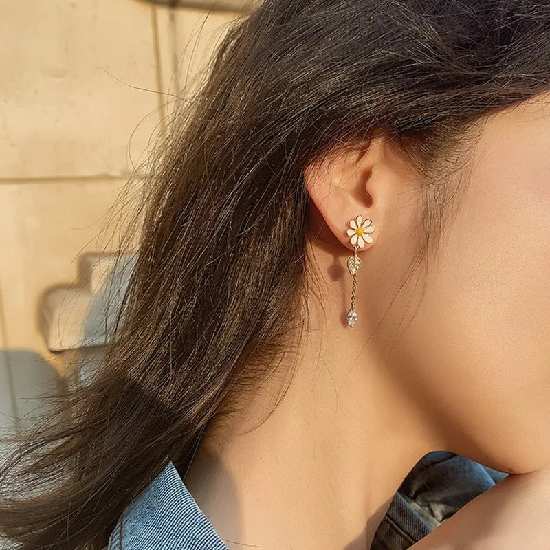New Korean Style Long Daisy Flower Earrings for Women Asymmetrical Delicate Flower Style Earring Girls Sweet Jewelry Gift