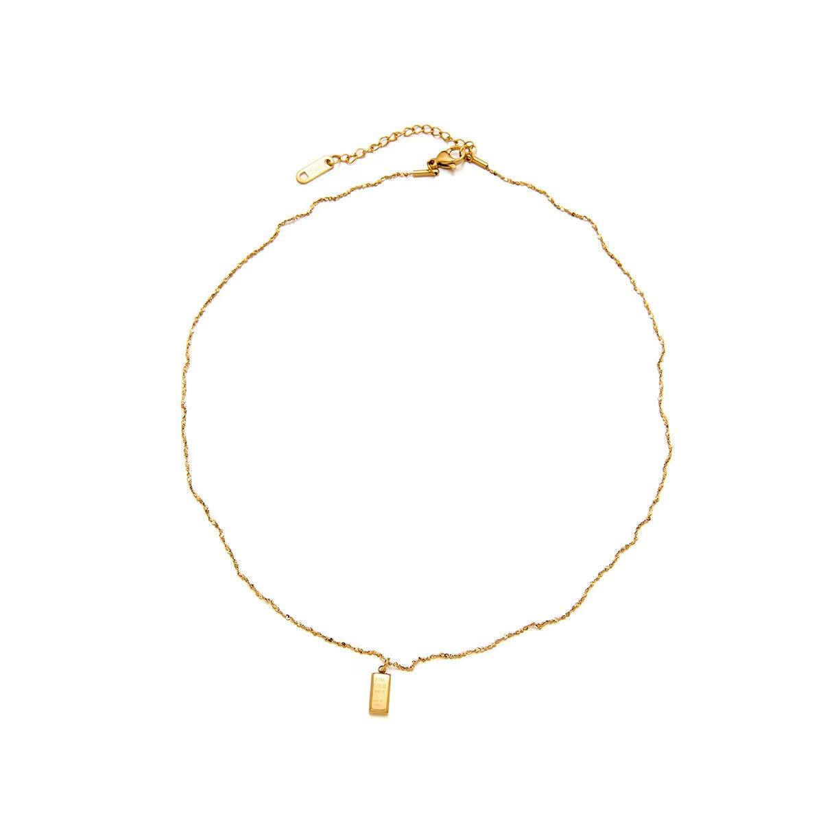 Collana con pendente rettangolare color oro