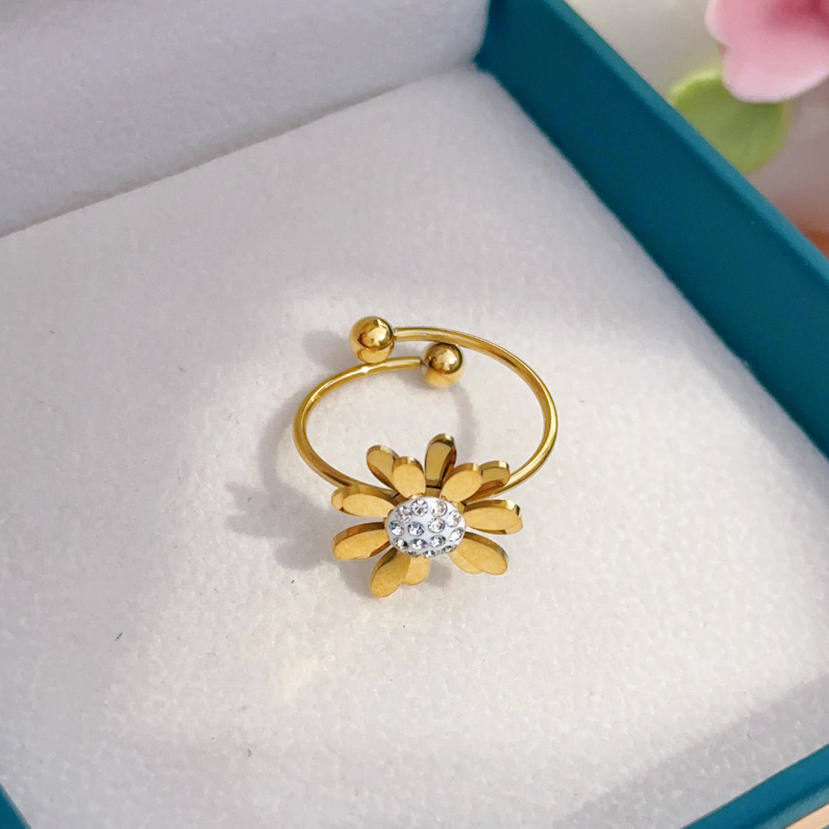 Gioielli Margherita color oro con dettagli luminosi