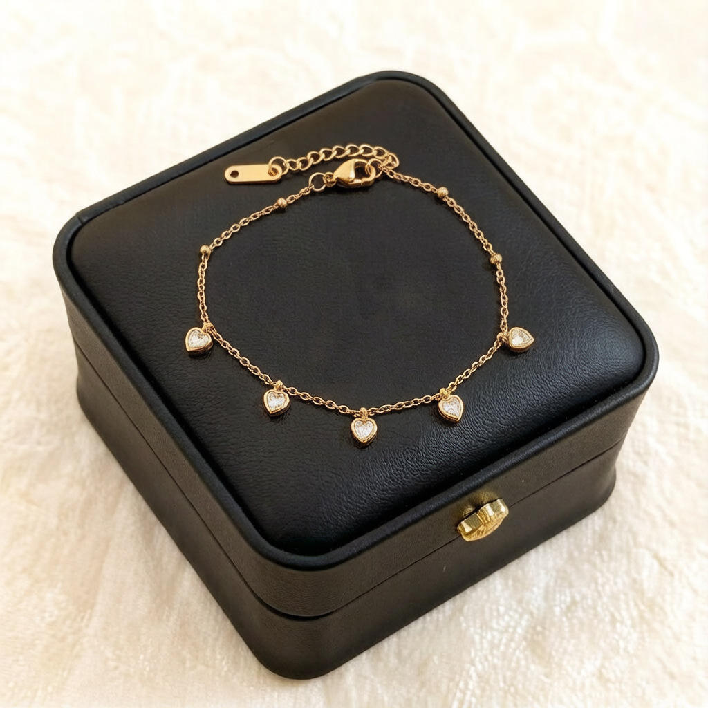 Cavigliera color oro con cuori luminosi