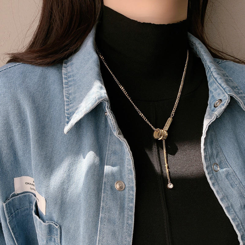 Collana con anelli e pendente luminoso