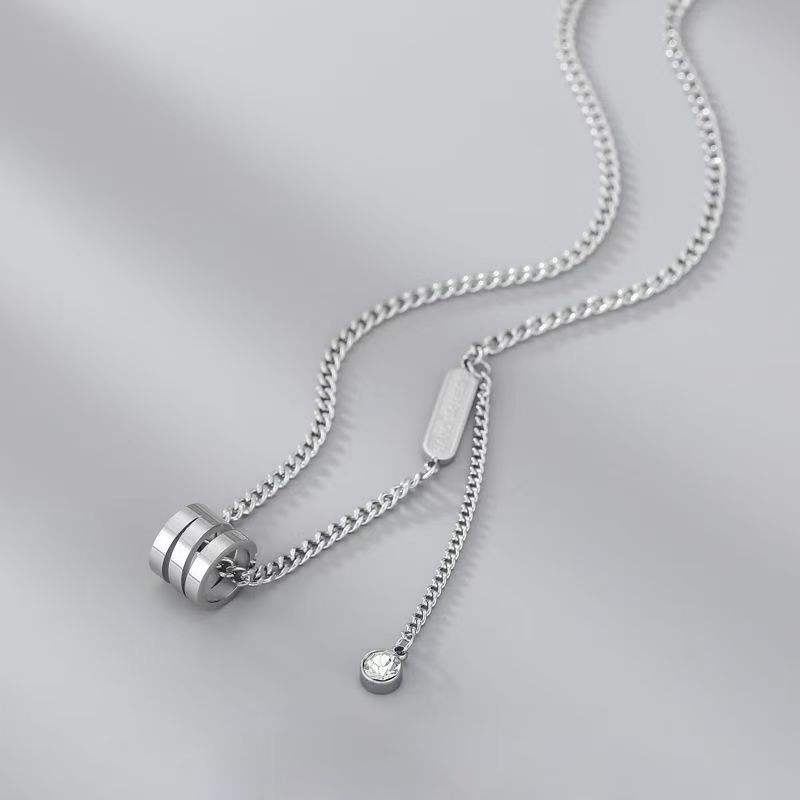 Collana con anelli e pendente luminoso