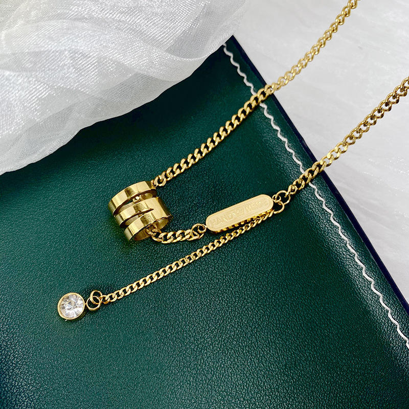 Collana con anelli e pendente luminoso
