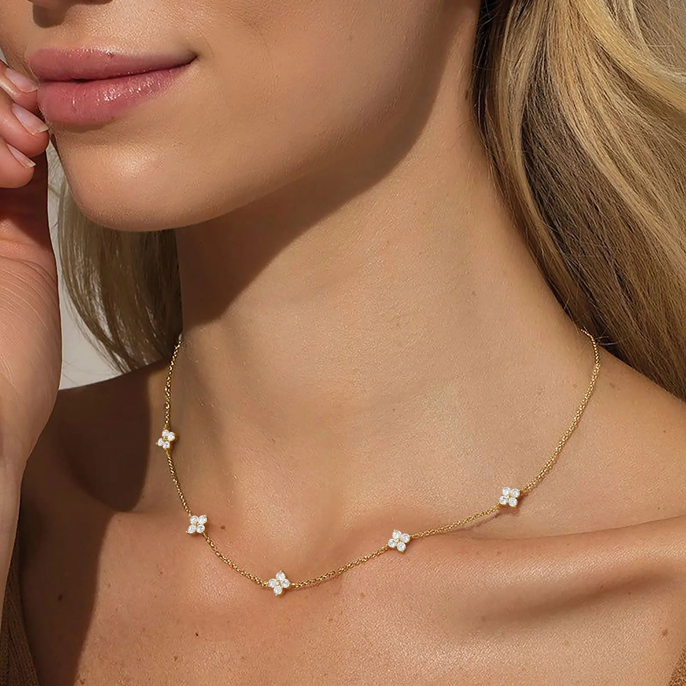 Dainty Flower Necklace, 14K Gold-Plated Flower Collarbone Chain, Ladies' Cute Simulated Diamond Necklace, Fashion Jewelry Gift, Jewelry Necklace for Teen Girls Gift, Mother’S Day Gift