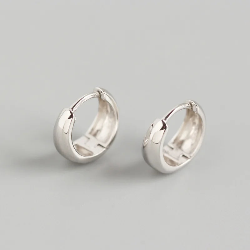 Korean Black Twisted Silver Color Hoops Earrings Love Heart Circle Earrings for Women Simple Cool Party Jewelry Accessories Aros