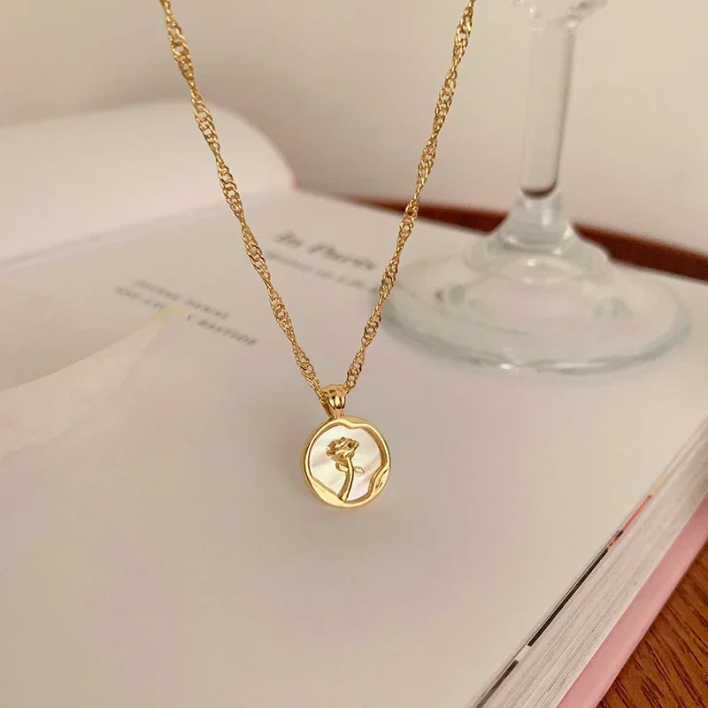 Simple Irregular round Pendant Necklace Women'S Fashion Golden Coin Rose Flower Necklace Sexy Neck Chain Party Jewelry K-