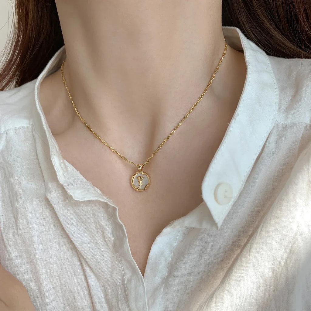 Simple Irregular round Pendant Necklace Women'S Fashion Golden Coin Rose Flower Necklace Sexy Neck Chain Party Jewelry K-