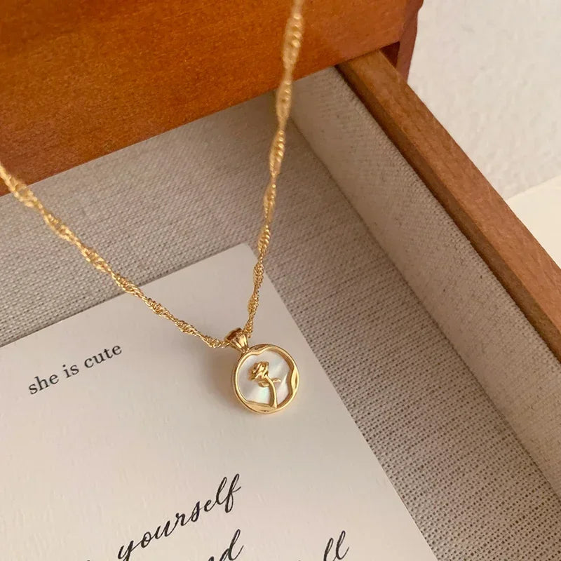 Simple Irregular round Pendant Necklace Women'S Fashion Golden Coin Rose Flower Necklace Sexy Neck Chain Party Jewelry K-