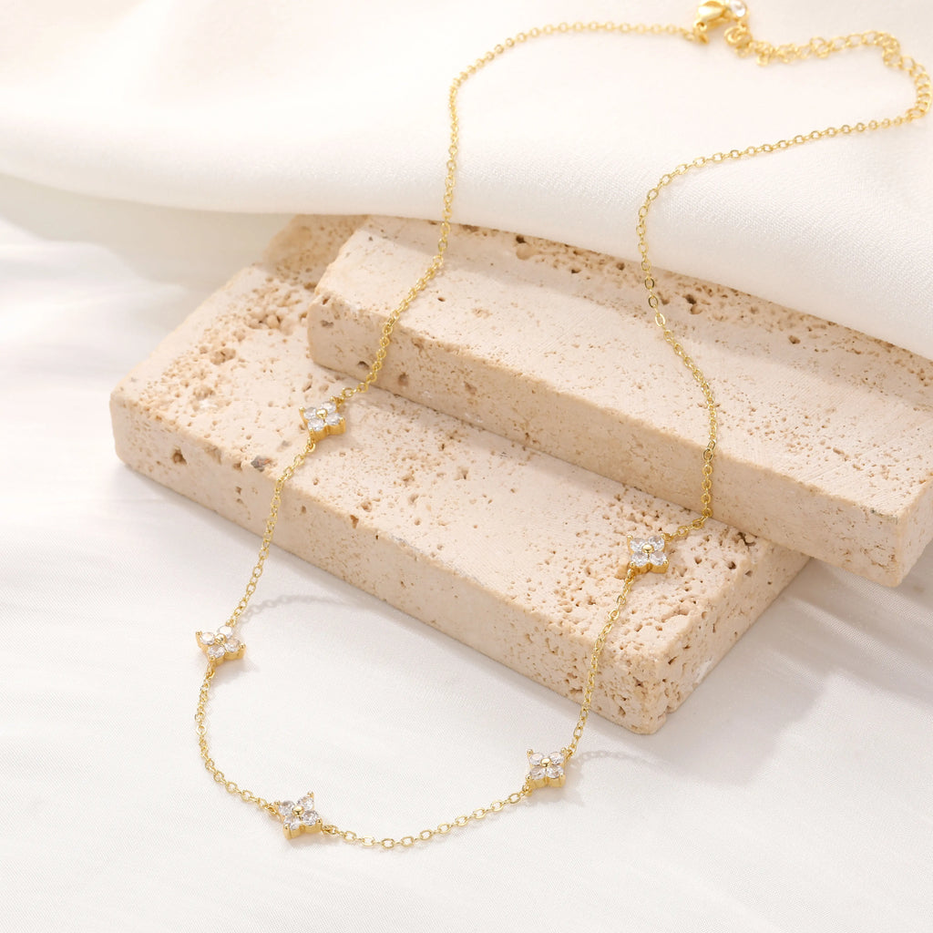 Dainty Flower Necklace, 14K Gold-Plated Flower Collarbone Chain, Ladies' Cute Simulated Diamond Necklace, Fashion Jewelry Gift, Jewelry Necklace for Teen Girls Gift, Mother’S Day Gift