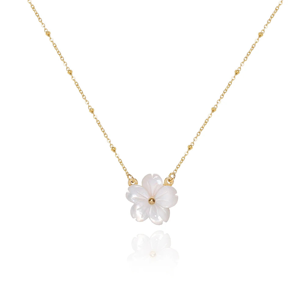 White Natural Shell Peach Blossom Pendant Necklace Clavicle Chain for Women Temperament Stainless Steel Plated 18K Gold Jewelry