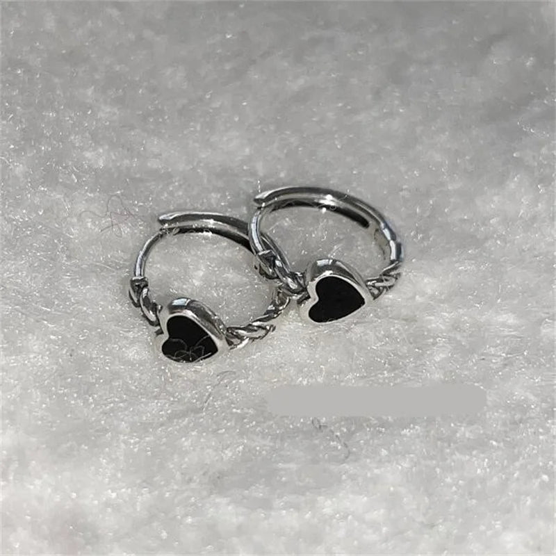 Korean Black Twisted Silver Color Hoops Earrings Love Heart Circle Earrings for Women Simple Cool Party Jewelry Accessories Aros