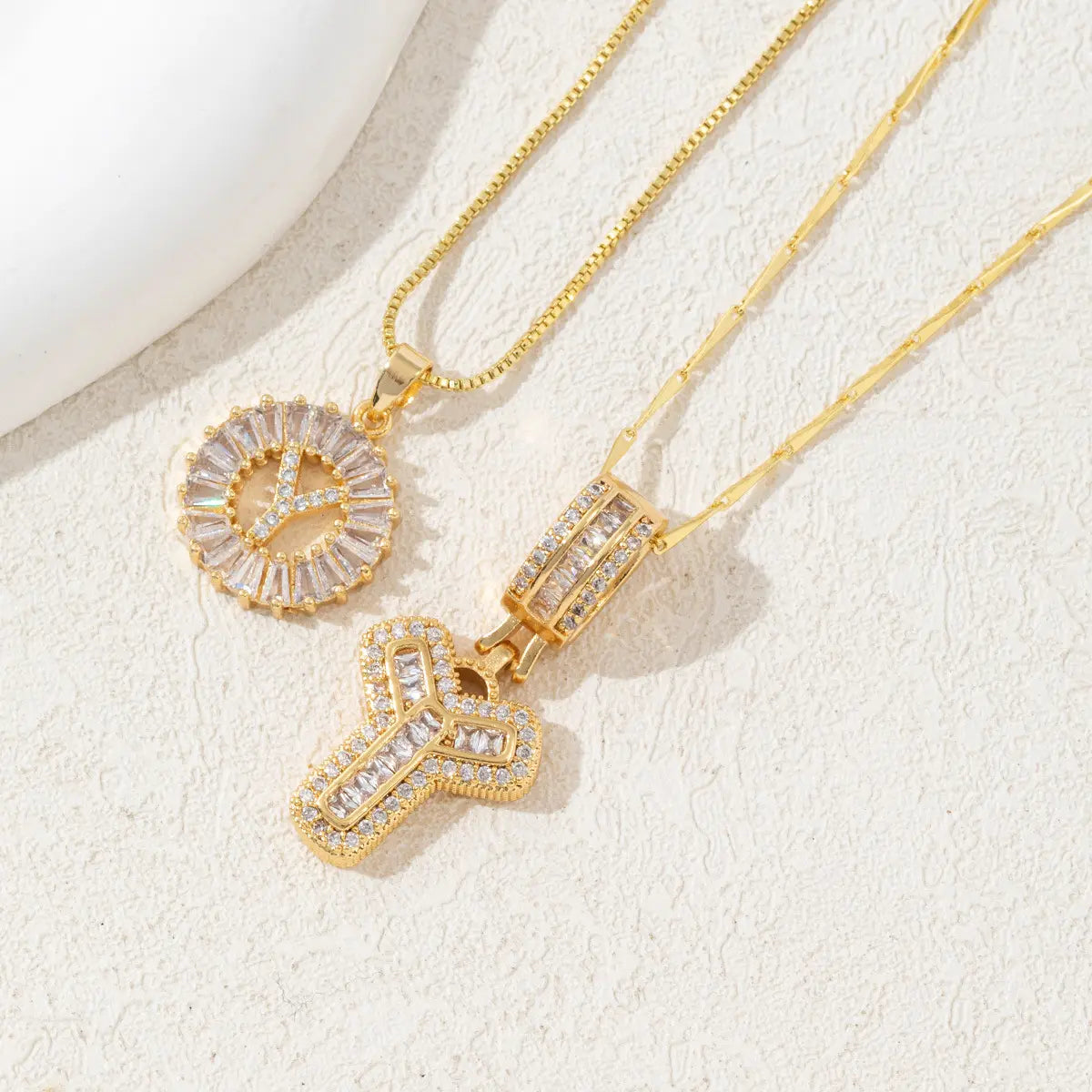 MINDEKA 2 Pack Initial Necklaces Letter Pendant Necklaces 14K Gold Plated Alphabet Necklaces with Adjustable 17''-19'' Chain for Women Mother’S Day Gift