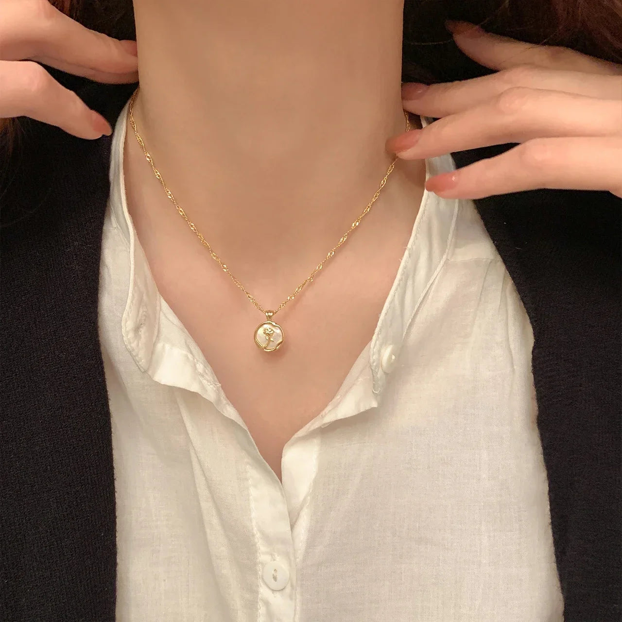 Simple Irregular round Pendant Necklace Women'S Fashion Golden Coin Rose Flower Necklace Sexy Neck Chain Party Jewelry K-