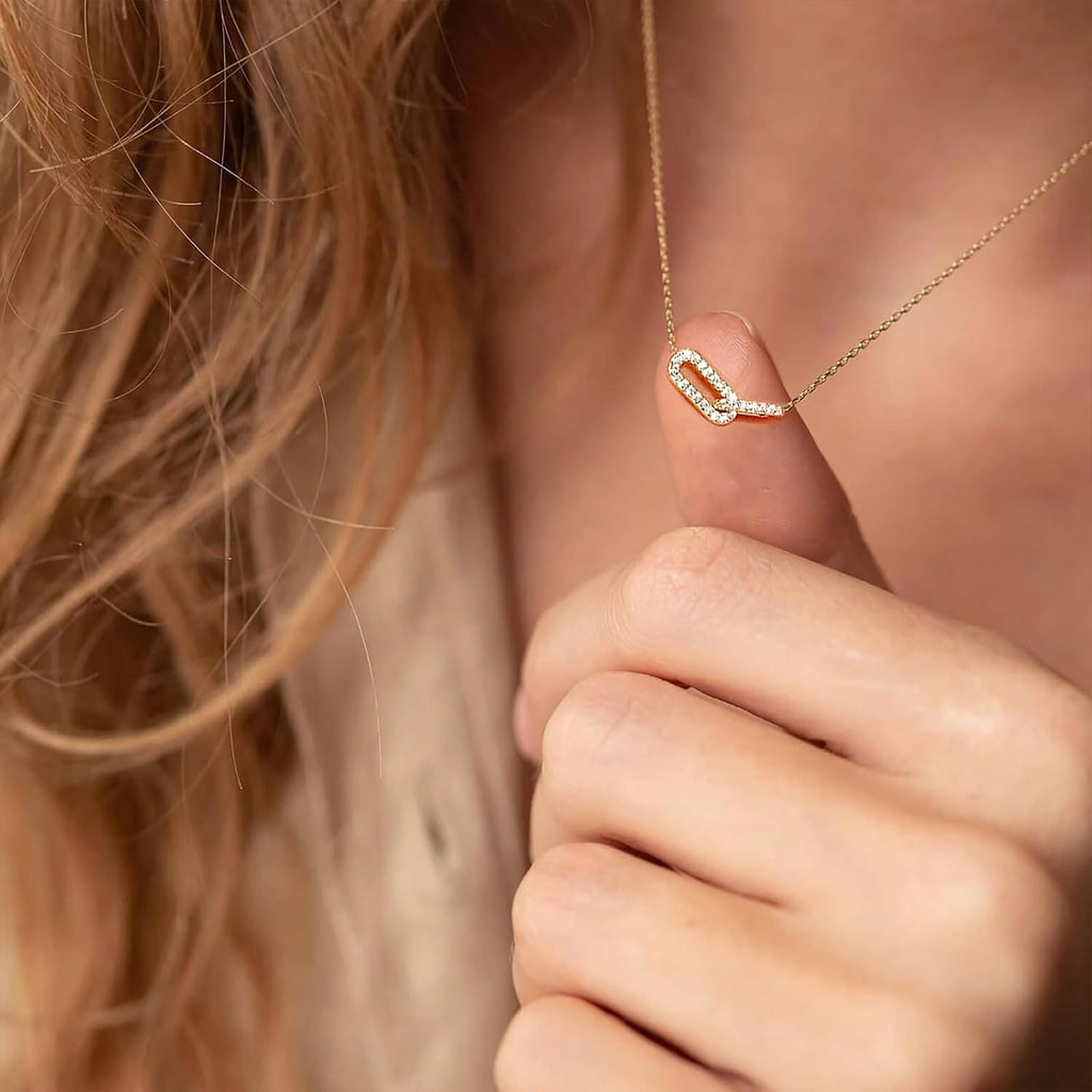 Collana in Oro Con Pendente a Graffetta, Placcato 18K per Donna, Con Ciondolo Con Diamanti - Design Semplice Ed Elegante, Regalo per Ragazze