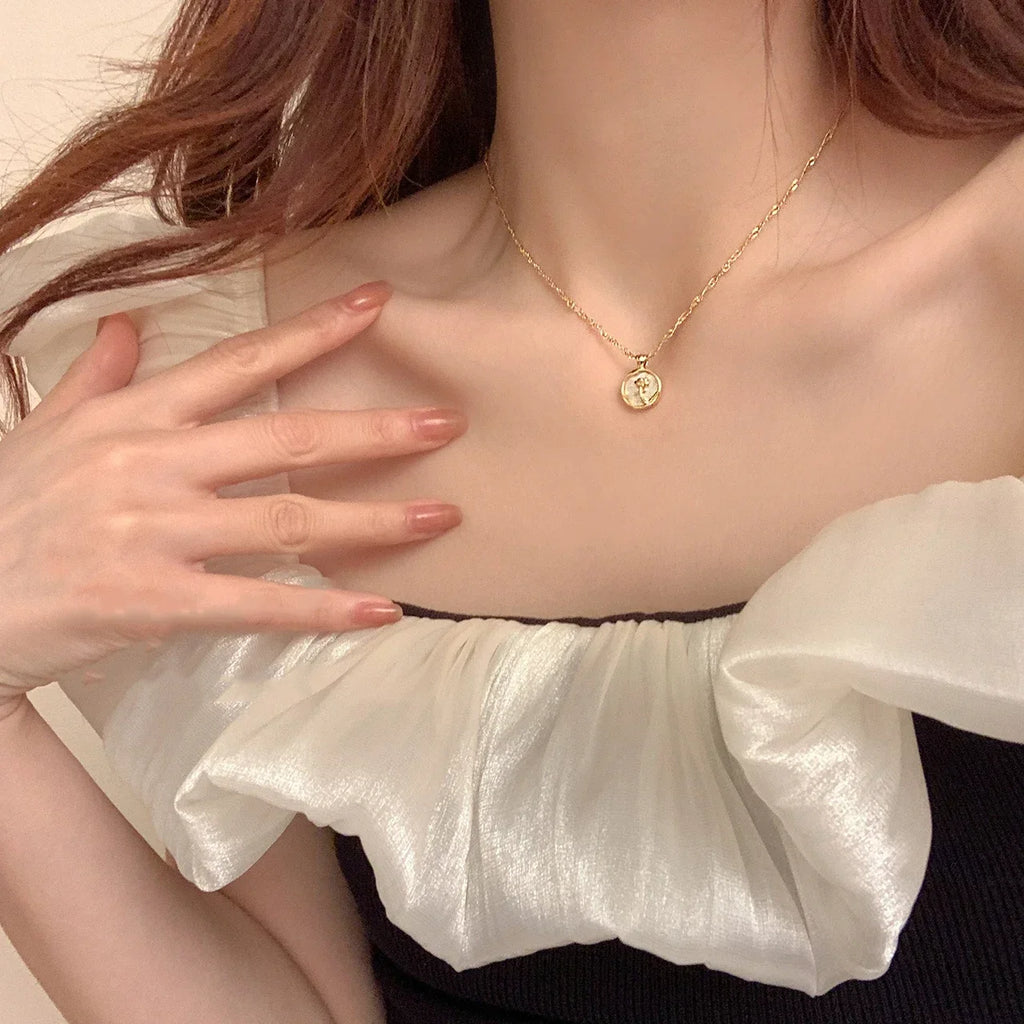 Simple Irregular round Pendant Necklace Women'S Fashion Golden Coin Rose Flower Necklace Sexy Neck Chain Party Jewelry K-