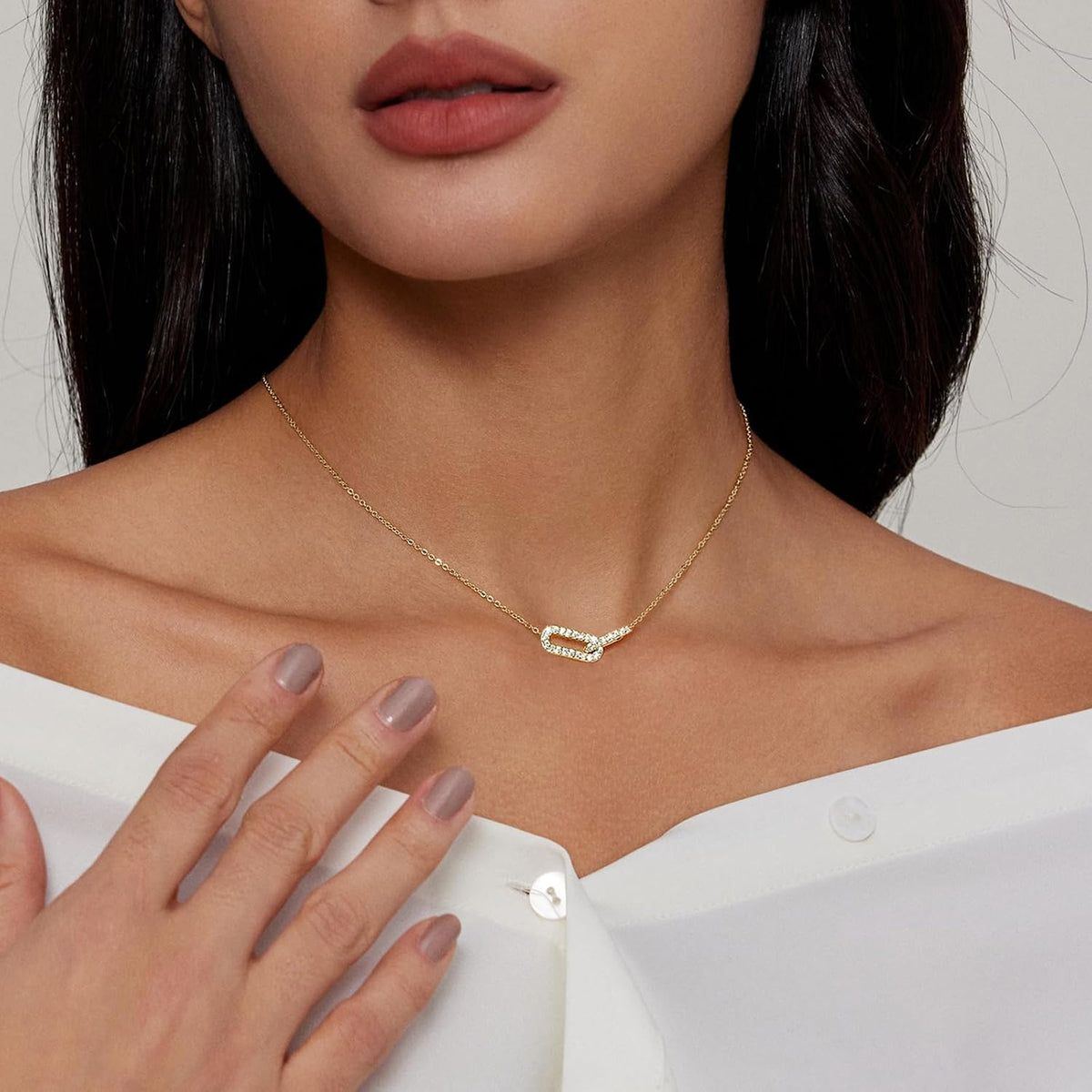 Collana in Oro Con Pendente a Graffetta, Placcato 18K per Donna, Con Ciondolo Con Diamanti - Design Semplice Ed Elegante, Regalo per Ragazze